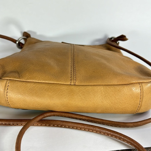 Fossil Leather Crossbody Flower Handbag - Picture 6 of 12